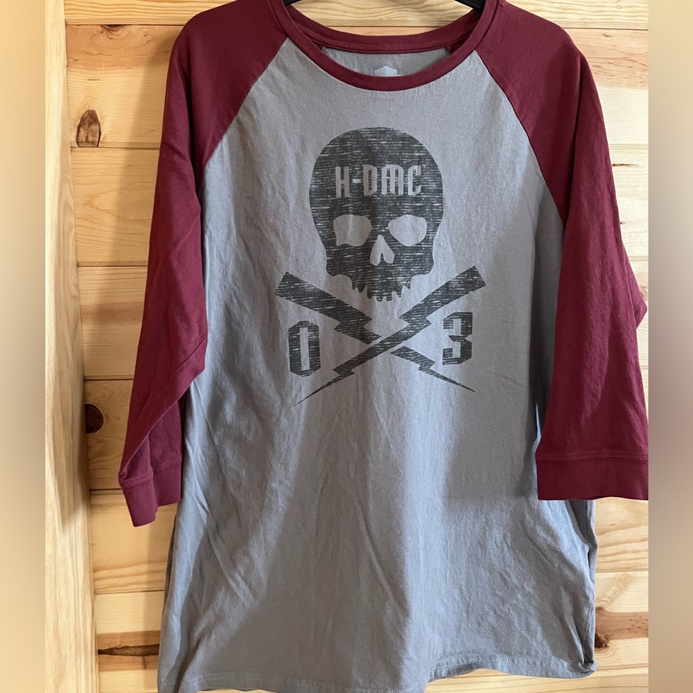 Men's Raglan Skull Graphic Shirt - Gray & Burgundy